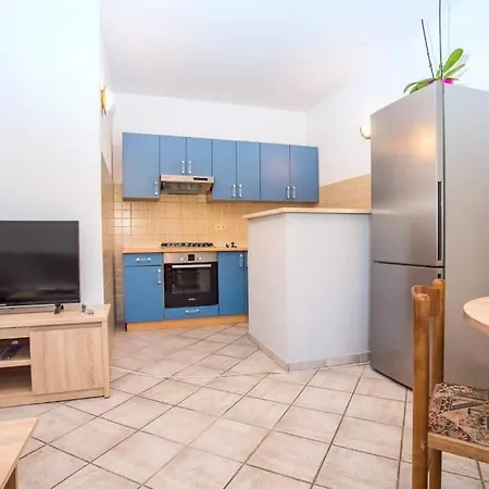 Lejlighed In With Terrace, Air Conditioning, Wifi, Washing Machine Gata
