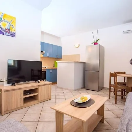 In With Terrace, Air Conditioning, Wifi, Washing Machine Gata
