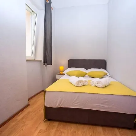 In With Terrace, Air Conditioning, Wifi, Washing Machine Gata