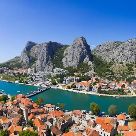 In With Terrace, Air Conditioning, Wifi, Washing Machine Gata