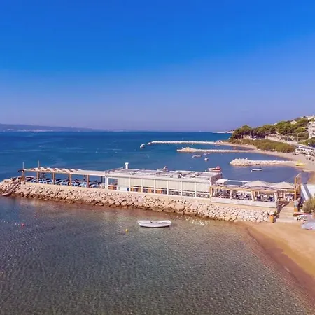 In With Terrace, Air Conditioning, Wifi, Washing Machine *