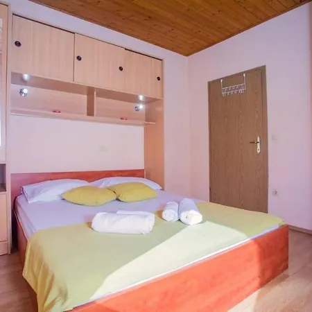 In With Terrace, Air Conditioning, Wifi, Washing Machine Lejlighed Gata